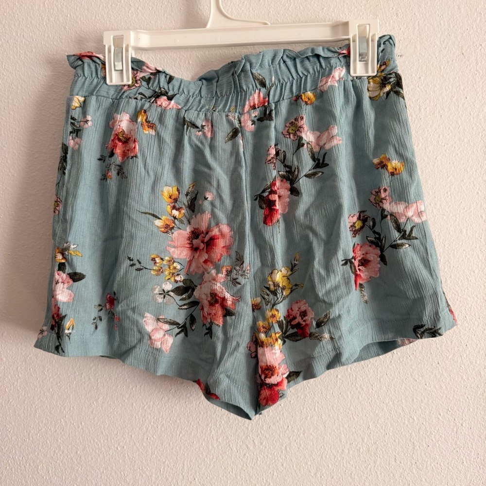 Jolt • Light Blue Floral Shorts w Belt • Women’s Size Medium - Picture 2 of 9
